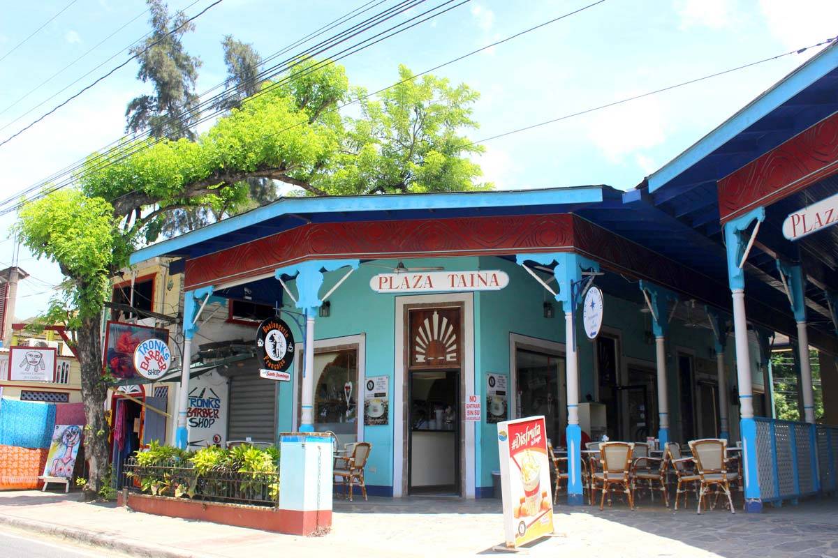 Boulangerie Française pan y croissants en la mesa • Las Terrenas