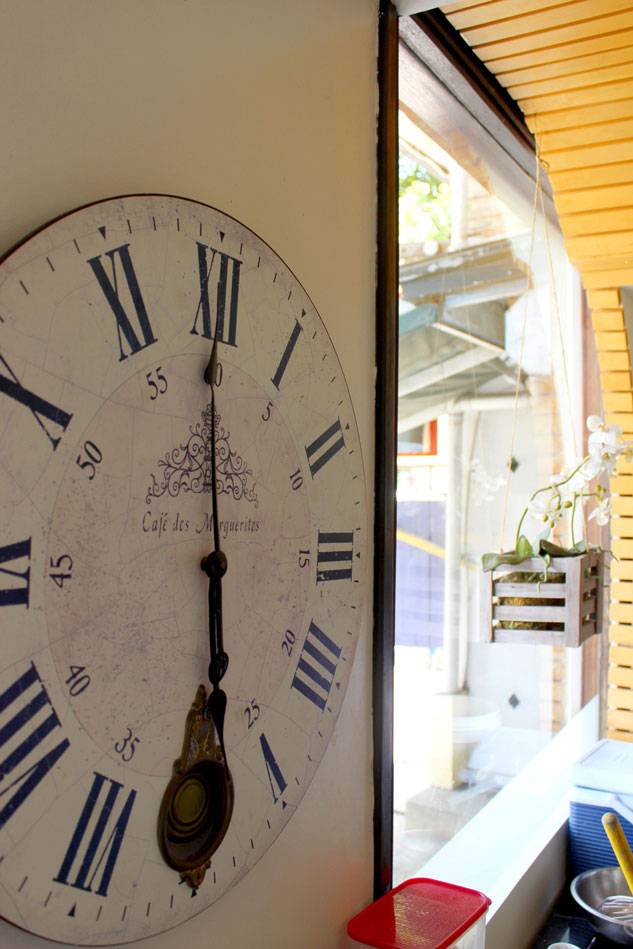 Boulangerie Française pan y croissants en la mesa • Las Terrenas